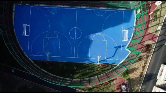 Sols sportifs Klikflex®: la solution la plus innovante au monde pour les espaces intérieurs et extérieurs et les terrains de jeux sportifs.