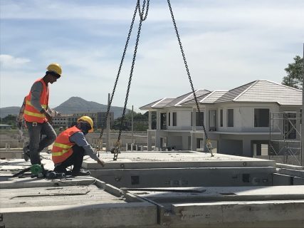 Cooperation with the Technical University of Kenya: African students learn about modern building systems with precast concrete elements