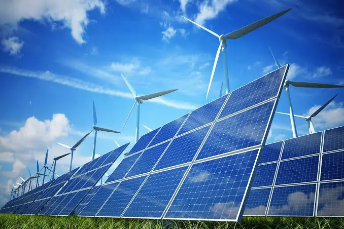 In Uganda sollen vier Solar- und Windparks entstehen