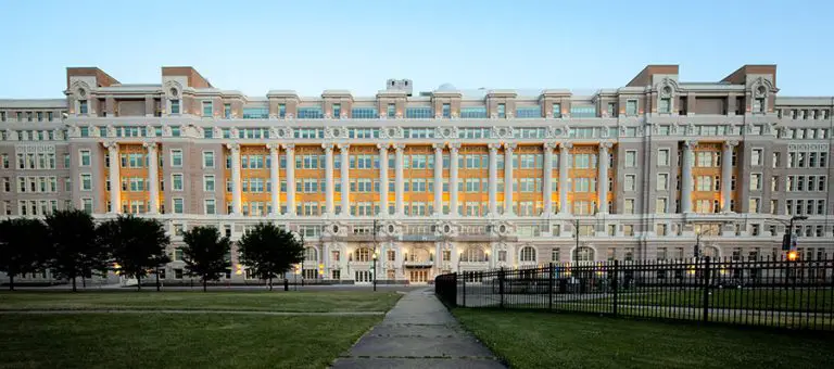 La transformation de l'ancien hôpital du comté de Cook de Chicago en hôtel Hyatt est terminée