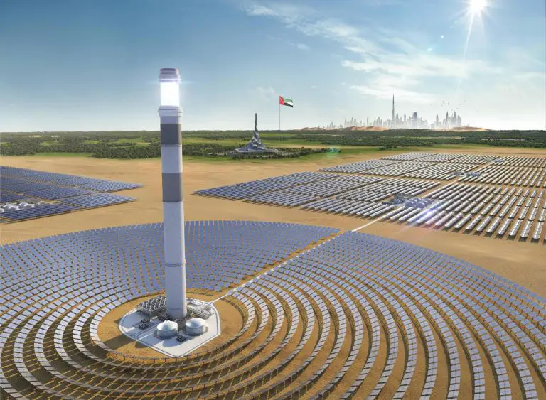 Instalan la torre de energía solar concentrada más alta del mundo