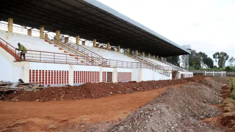 La construction du stade Kirubia à Tharaka-Nithi, au Kenya, sera achevée en février