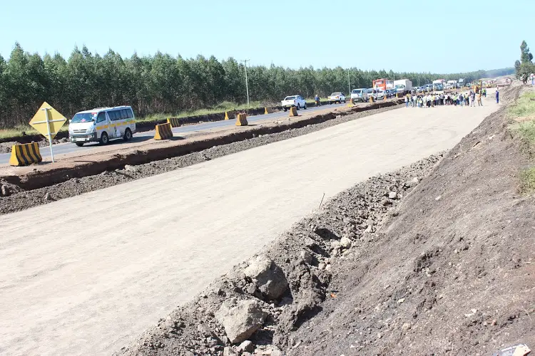 Kenia beschleunigt die Autobahn Kenol-Makutano-Sagana-Marua