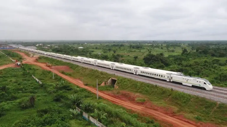 157-километровый проект железной дороги стандартной колеи Лагос-Ибадан в Нигерии.