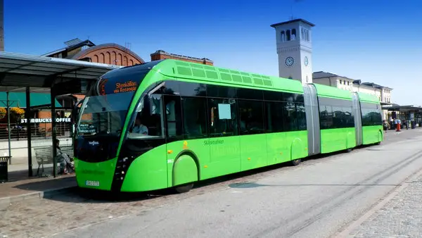 Baubeginn der Bus-Rapid-Transit-Spuren auf der Kairoer Ringstraße