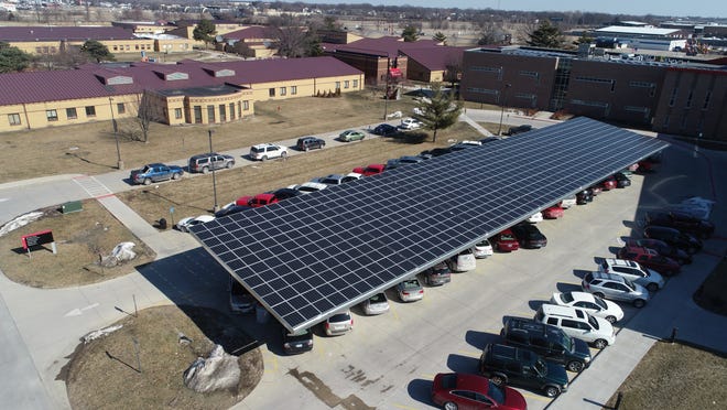 West Burlington School District installiert Sonnenkollektoren in Iowa