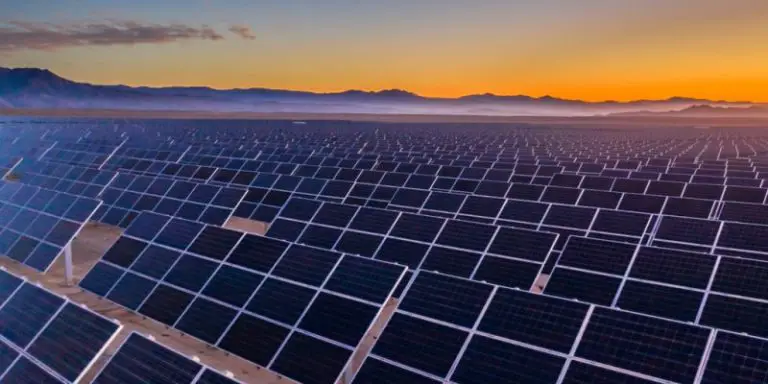 Bau eines 55 Millionen US-Dollar teuren Solarkraftwerks in der Tasiast Mine in Offing