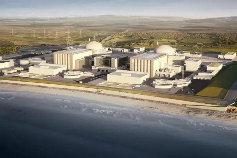 Атомная электростанция Hinkley Point C, первая в своем роде, построенная в Великобритании с 1995 года.