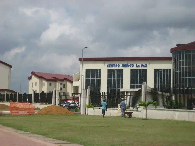 Réhabilitation de huit établissements de santé en Guinée en cours