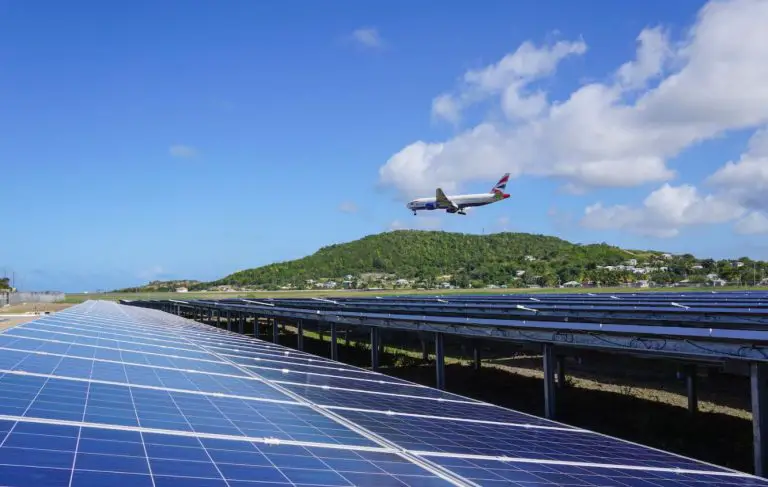 Bau eines Solarkraftwerks am Flughafen Gnassingbé Eyadema