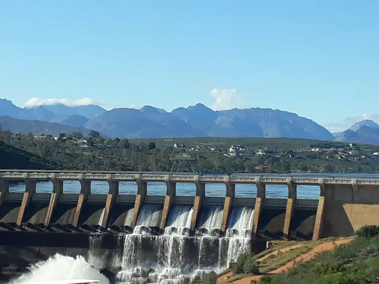 Проект плотины Кланвильям в Западно-Капской провинции Южной Африки.