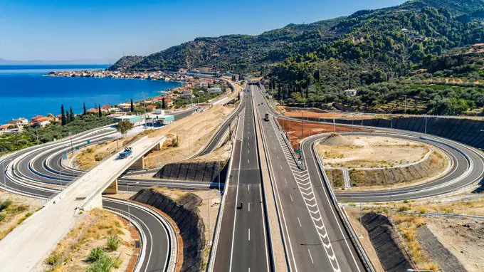 Signature d'un accord pour l'extension de l'autoroute Athènes Corinthe-Patras en Grèce