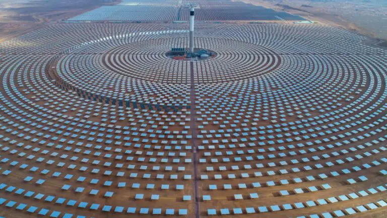 Le complexe solaire Noor Ouarzazate au Maroc, la plus grande centrale solaire à concentration au monde