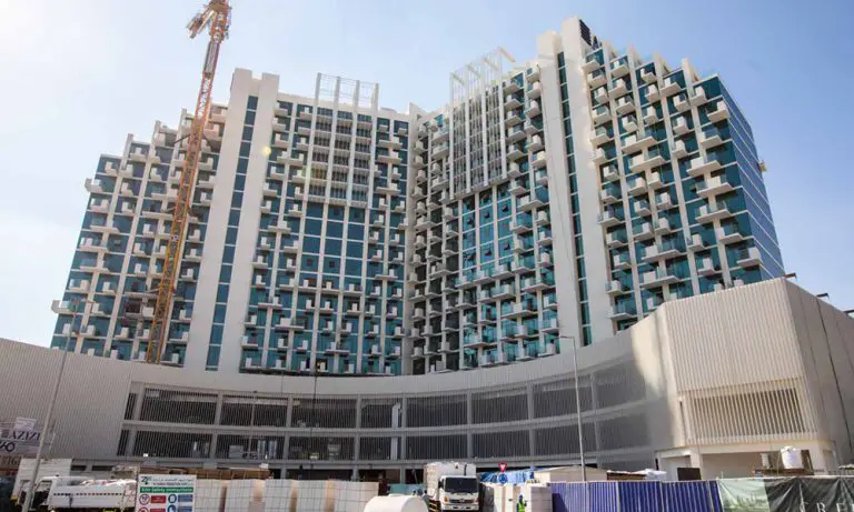 Construcción de Creek Views I en Dubai Healthcare City en Dubai, Emiratos Árabes Unidos, casi completa
