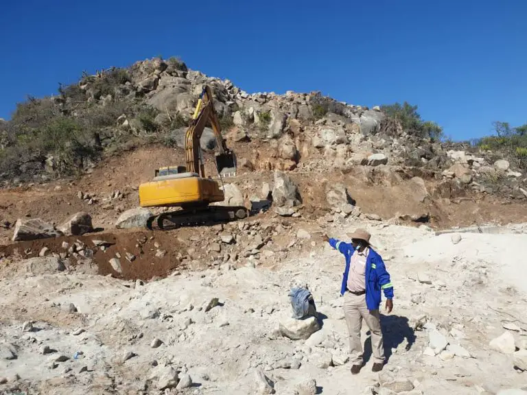 Avanza el trabajo en la represa Tuli-Manyange en Gwanda, Zimbabue