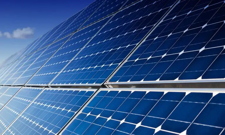 Accord signé pour la construction d'une installation de batterie solaire-diesel pour l'usine CWT à Abu Dhabi