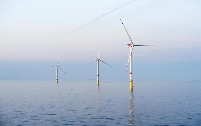 Beginn der Installation von Windkraftanlagen im Windpark Eoliennes Flottantes du Golfe du Lion in Frankreich
