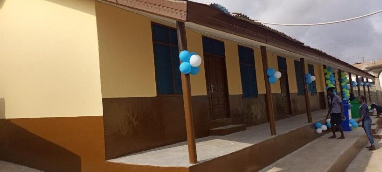 Der Klassenraum der Grundschule St. Peter wird für 19,047 US-Dollar renoviert