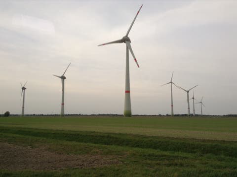 Ooreenkoms onderteken vir die ontwikkeling van drie aanlandige windkragprojekte in Suid-Afrika