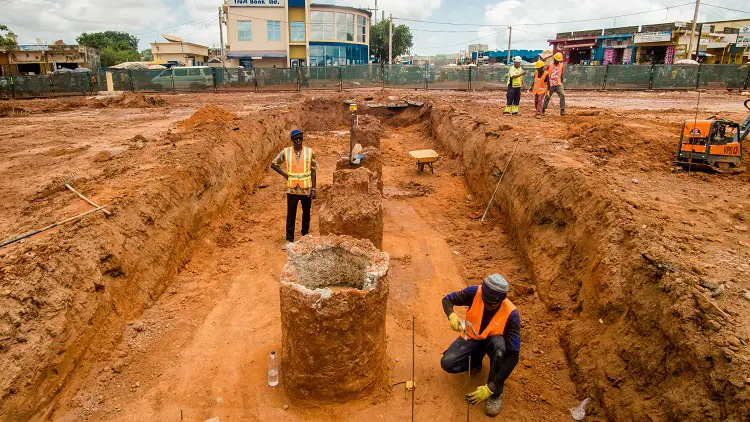 La construction de l'autoroute Bertil Harding en Gambie est en cours
