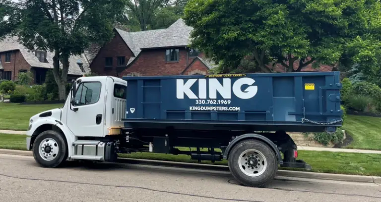 La location de bennes à ordures à Akron dans l'Ohio facilitée avec King Dumpsters