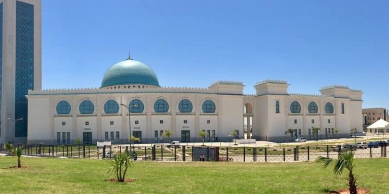 La construction de la mosquée verte à Sidi Abdellah, la première du genre dans la région, a débuté