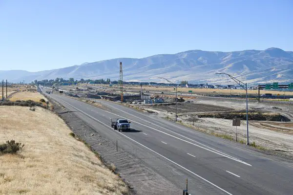 La construction des échangeurs du système I-86 / I-15 à Pocatello, Idaho, bien avancée