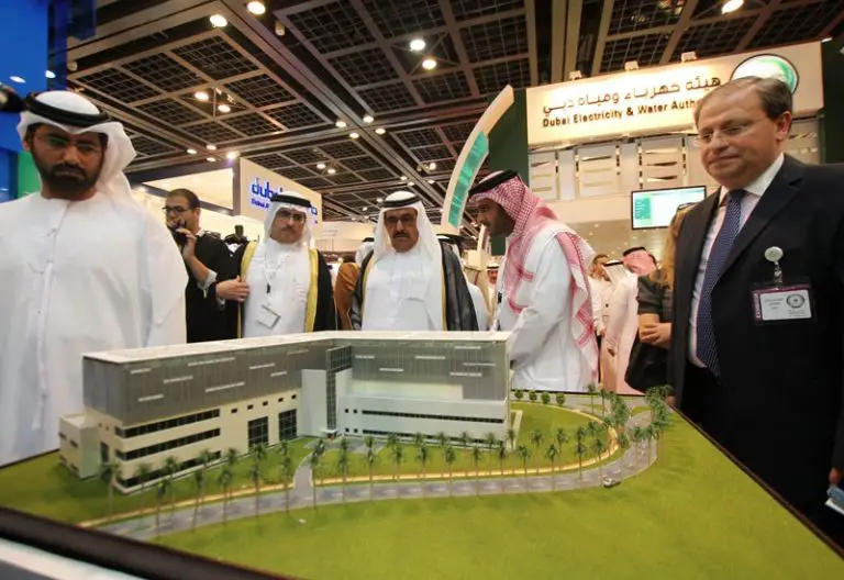 Voorgestelde Dubai se Za'abeel-distriksverkoelingsaanleg-model onthul
