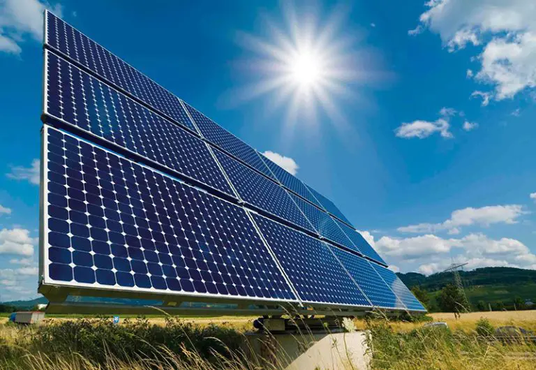 Das Solarkraftwerk Baoma 1, das erste seiner Art in Sierra Leone, nimmt den kommerziellen Betrieb auf