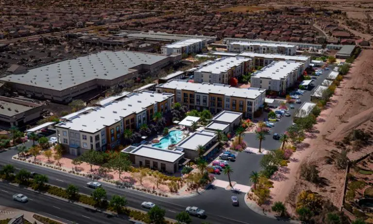 Bau der Mehrfamiliensiedlung Maddox in Phoenix