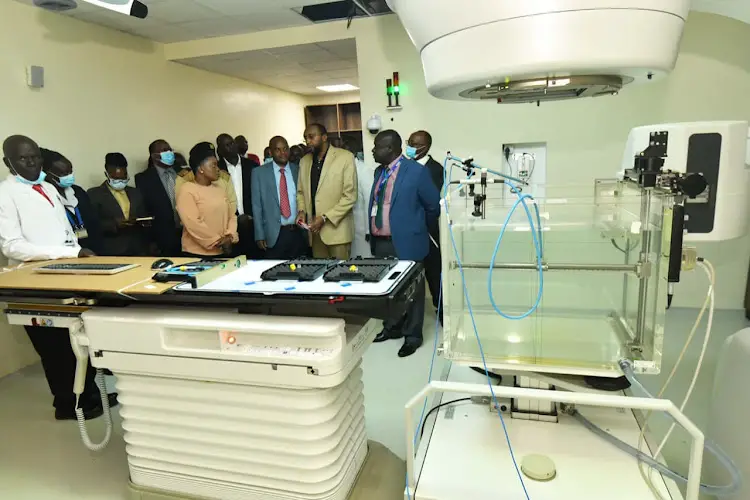 Kenya : Le gouvernement va construire un hôpital d'enseignement et de référence Moi multi-spécialités de 2,000 XNUMX lits
