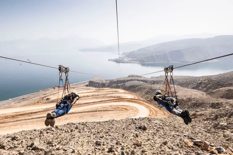 Eine 1,800 Meter lange Doppel-Zipline im Oman Adventure Center in Khasab wurde eröffnet
