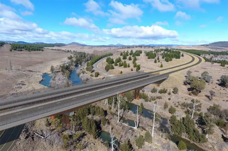 Zuschlag für den Bau der Molonglo River Bridge, der größten ihrer Art in Canberra