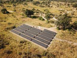 Lancement du champ solaire Camp Moremi de Desert and Delta Safaris au Botswana