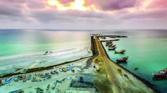 The sprawling complex will feature an expanded breakwater system reaching over 4.1 kilometers in length and a basin dredged to depths of up to 6 meters.
