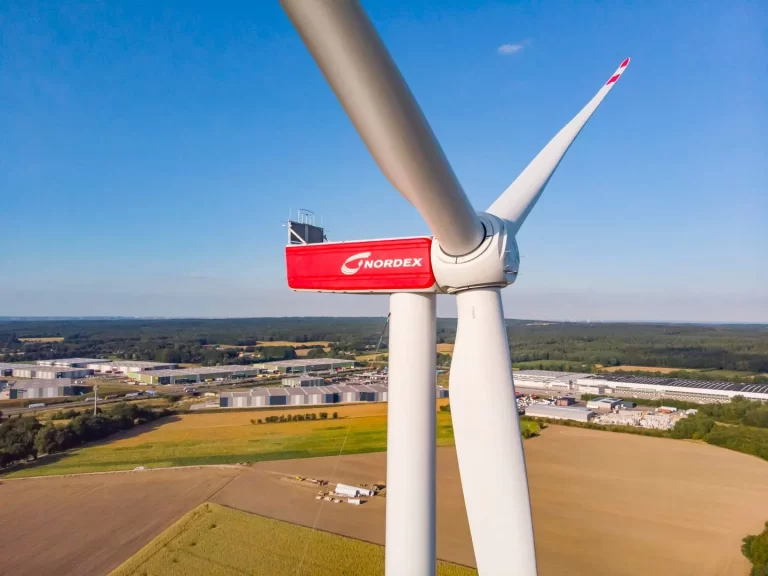 Yellow River Wind Farm gets first turbine installed