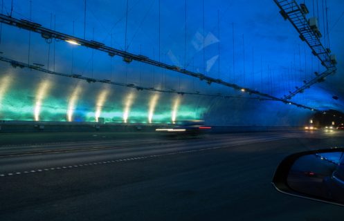 Auf dem Bild sehen wir das Innere des Ryfast-Tunnels in Stavanger, Norwegen.