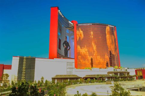 Das Resorts World Las Vegas feierte im Juni 2021 sein Debüt und verfügt über 3,506 Zimmer sowie ein Casino und ein Einkaufszentrum.