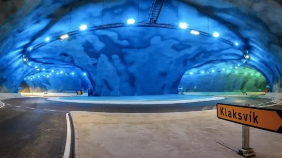 Unterwasserkreisverkehr im Tunnel.