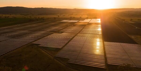 Once operational, the $880 million facility will feature approximately one million bifacial panels and a large-scale battery energy storage system (BESS).