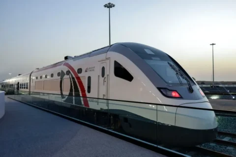 Standard passenger trains now run directly between Abu Dhabi and Dubai, stopping at key hubs like Al Yalayis Station.