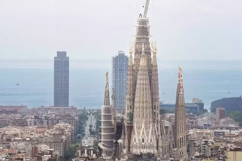 The tower, which will reach 172.5 meters (564 feet), is expected to be completed by June 2026.