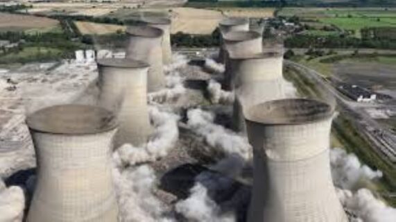 Cottam coal-fired power station demolition