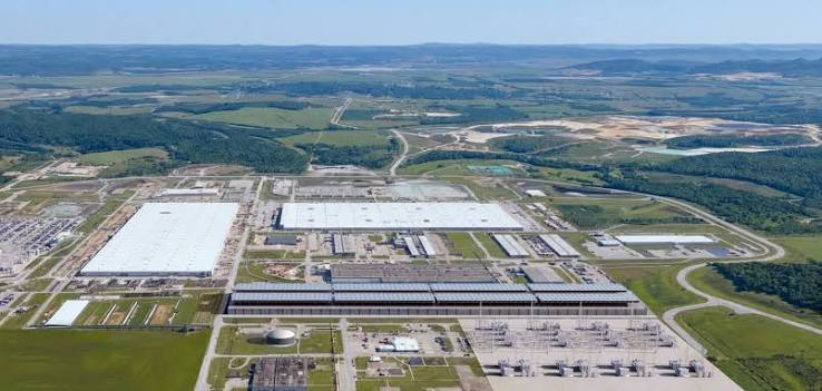 NVIDIA secures an 8 GW AI data center at the PORTS-Pike Technology Campus in Ohio for OpenAI, with capacity coming online from 2028.